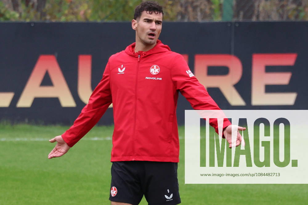 Fussball 2.Bundesliga, 1.FC Kaiserslautern - Training v.l. Ivan Prtajin (1.FC Kaiserslautern) enttaeuscht, enttäuscht, schaut enttaeuscht, niedergeschlagen, disappointed Kaiserslautern