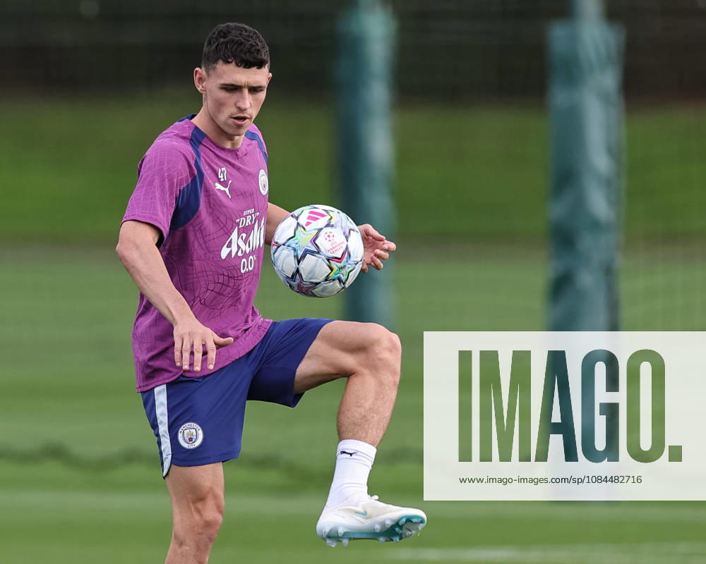 UEFA Champions League press conference, PK, Pressekonferenz and open training Matchday 2 of 8 Manchester City v Paris Saint-Germain Phil Foden of Manchester City in the training session during the UEFA Champions League press conference and open training Matchday 2 of 8 Manchester City vs Paris Saint-Germain at City Football Academy, Manchester, United Kingdom on 13 October 2026 (Photo by Mark Cosgrove News Images) Manchester City Football Academy Greater Manchester United, ManU Kingdom
