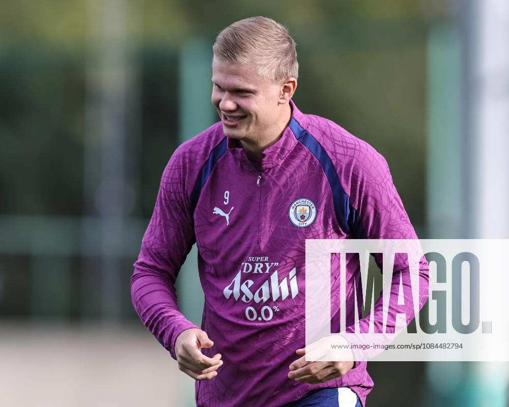 UEFA Champions League press conference, PK, Pressekonferenz and open training Matchday 2 of 8 Manchester City v Paris Saint-Germain Erling Haaland of Manchester City in the training session during the UEFA Champions League press conference and open training Matchday 2 of 8 Manchester City vs Paris Saint-Germain at City Football Academy, Manchester, United Kingdom on 13 October 2026 (Photo by Mark Cosgrove News Images) Manchester City Football Academy Greater Manchester United, ManU Kingdom