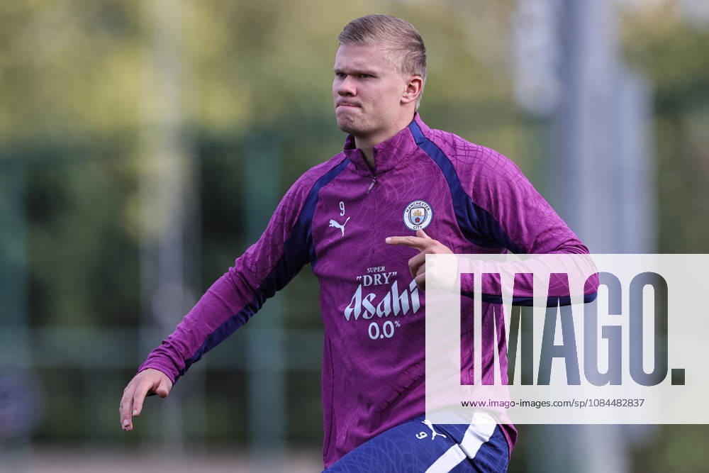 UEFA Champions League press conference, PK, Pressekonferenz and open training Matchday 2 of 8 Manchester City v Paris Saint-Germain Erling Haaland of Manchester City in the training session during the UEFA Champions League press conference and open training Matchday 2 of 8 Manchester City vs Paris Saint-Germain at City Football Academy, Manchester, United Kingdom on 13 October 2026 (Photo by Mark Cosgrove News Images) Manchester City Football Academy Greater Manchester United, ManU Kingdom