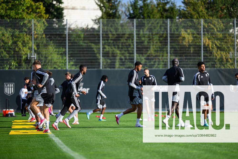 SOCCER - UEFA CL, LASK vs Liverpool LINZ,AUSTRIA,13.OCT.26 - SOCCER - UEFA Champions League, Linzer ASK vs Liverpool FC, preview, training LASK. Image shows players of LASK. GEPAxpictures xChristianxMoser