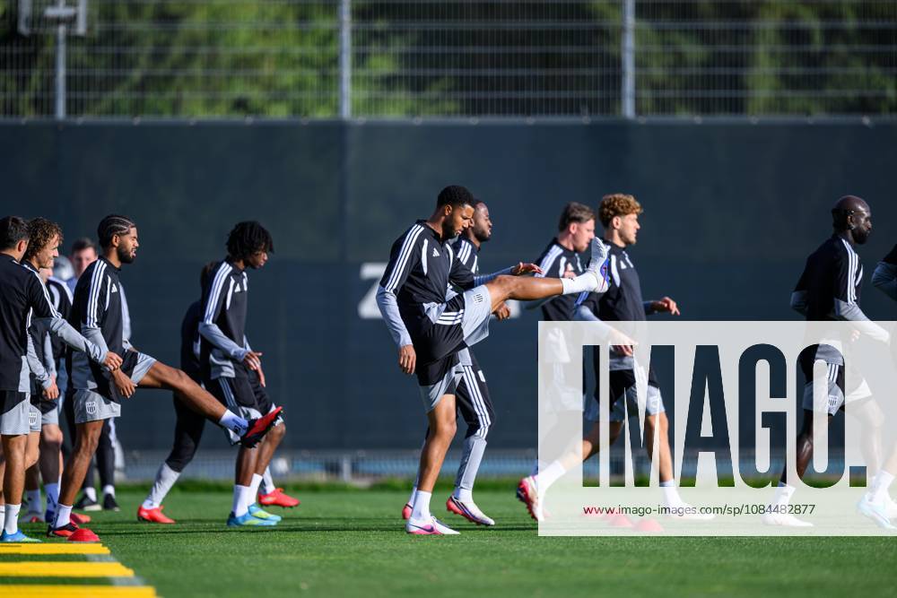 SOCCER - UEFA CL, LASK vs Liverpool LINZ,AUSTRIA,13.OCT.26 - SOCCER - UEFA Champions League, Linzer ASK vs Liverpool FC, preview, training LASK. Image shows Xavier Mbuyamba (LASK). GEPAxpictures xChristianxMoser