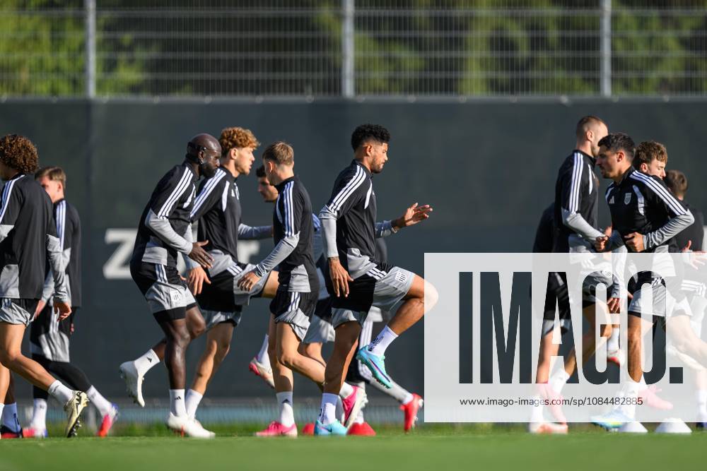 SOCCER - UEFA CL, LASK vs Liverpool LINZ,AUSTRIA,13.OCT.26 - SOCCER - UEFA Champions League, Linzer ASK vs Liverpool FC, preview, training LASK. Image shows players of LASK. GEPAxpictures xChristianxMoser