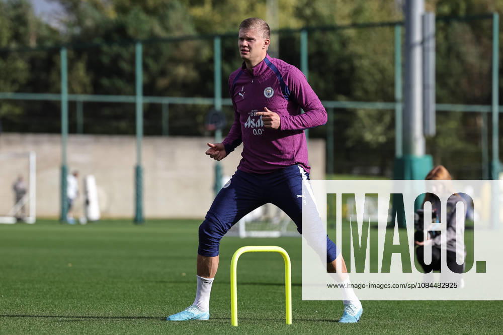 UEFA Champions League press conference, PK, Pressekonferenz and open training Matchday 2 of 8 Manchester City v Paris Saint-Germain Erling Haaland of Manchester City in the training session during the UEFA Champions League press conference and open training Matchday 2 of 8 Manchester City vs Paris Saint-Germain at City Football Academy, Manchester, United Kingdom on 13 October 2026 (Photo by Mark Cosgrove News Images) Manchester City Football Academy Greater Manchester United, ManU Kingdom