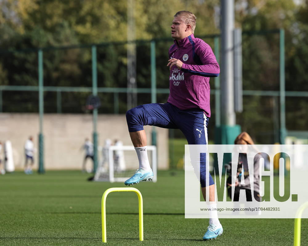 UEFA Champions League press conference, PK, Pressekonferenz and open training Matchday 2 of 8 Manchester City v Paris Saint-Germain Erling Haaland of Manchester City in the training session during the UEFA Champions League press conference and open training Matchday 2 of 8 Manchester City vs Paris Saint-Germain at City Football Academy, Manchester, United Kingdom on 13 October 2026 (Photo by Mark Cosgrove News Images) Manchester City Football Academy Greater Manchester United, ManU Kingdom