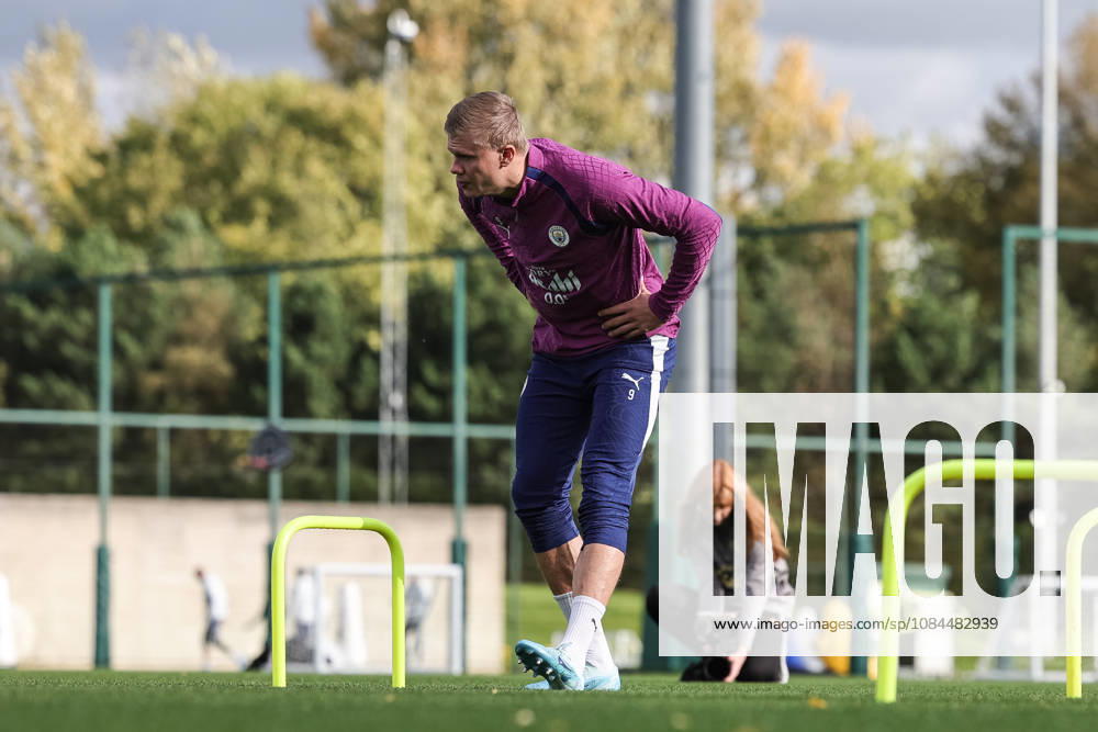 UEFA Champions League press conference, PK, Pressekonferenz and open training Matchday 2 of 8 Manchester City v Paris Saint-Germain Erling Haaland of Manchester City in the training session during the UEFA Champions League press conference and open training Matchday 2 of 8 Manchester City vs Paris Saint-Germain at City Football Academy, Manchester, United Kingdom on 13 October 2026 (Photo by Mark Cosgrove News Images) Manchester City Football Academy Greater Manchester United, ManU Kingdom