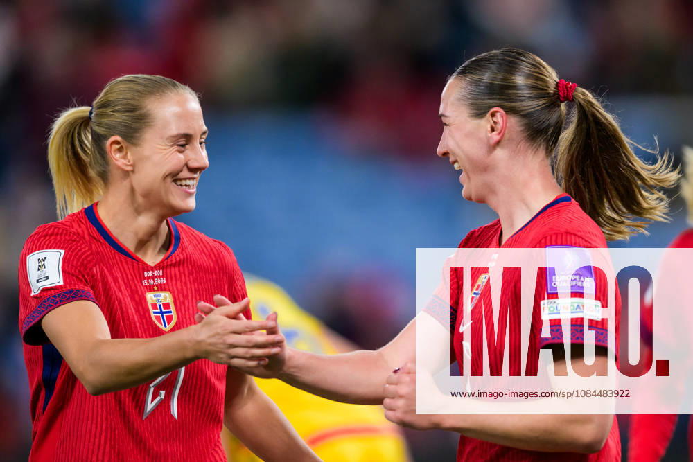 Lisa Naalsund celebrates with Elisabeth Terland of Norway who scored 2-0 during the FIFA Women s World Cup Qualifier football match between Norway and Romania on October 13, 2026 in Oslo. Photo: Marius Simensen BILDBYRÅN COP 238 MM0076 bbeng dam fotball football fotboll soccer FIFA World Cup, WM, Weltmeisterschaft, Fussball qualifiers vm-kvalifisering kvinner vm kvalik landskamp norge norway romania jubel