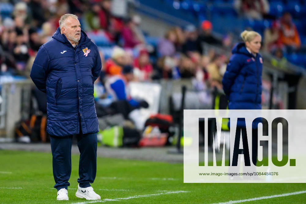 Head coach Massimo Pedrazzini of Romania during the FIFA Women s World Cup Qualifier football match between Norway and Romania on October 13, 2026 in Oslo. Photo: Marius Simensen BILDBYRÅN COP 238 MM0076 bbeng dam fotball football fotboll soccer FIFA World Cup, WM, Weltmeisterschaft, Fussball qualifiers vm-kvalifisering kvinner vm kvalik landskamp norge norway romania