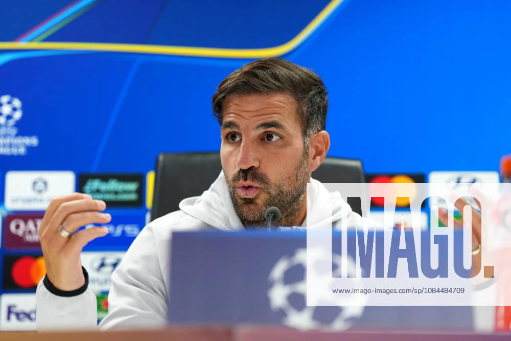 Press conference, PK, Pressekonferenz Champions League Como 1907 2026 2027 Rotterdam - Coach Cesc Fabregas of Como 1907 talks during a press conference before the Champions League match against Feyenoord Rotterdam. The press conference is set at Stadion Feijenoord on 13 October 2026 in Rotterdam, Netherlands. (Hero Images Yannick Verhoeven)