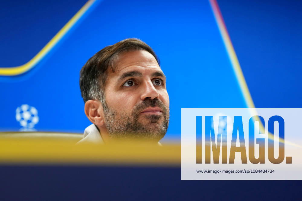 Press conference, PK, Pressekonferenz Champions League Como 1907 2026 2027 Rotterdam - Coach Cesc Fabregas of Como 1907 looks on during a press conference before the Champions League match against Feyenoord Rotterdam. The press conference is set at Stadion Feijenoord on 13 October 2026 in Rotterdam, Netherlands. (Hero Images Yannick Verhoeven)