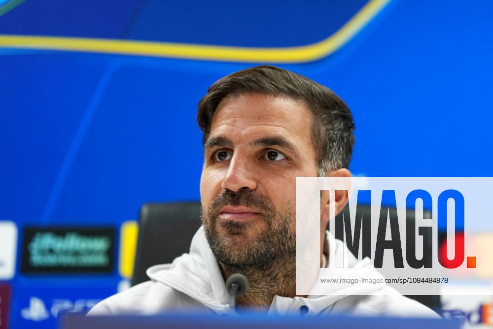 Press conference, PK, Pressekonferenz Champions League Como 1907 2026 2027 Rotterdam - Coach Cesc Fabregas of Como 1907 looks on during a press conference before the Champions League match against Feyenoord Rotterdam. The press conference is set at Stadion Feijenoord on 13 October 2026 in Rotterdam, Netherlands. (Hero Images Yannick Verhoeven)
