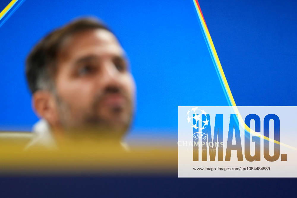 Press conference, PK, Pressekonferenz Champions League Como 1907 2026 2027 Rotterdam - Coach Cesc Fabregas of Como 1907 looks on during a press conference before the Champions League match against Feyenoord Rotterdam. The press conference is set at Stadion Feijenoord on 13 October 2026 in Rotterdam, Netherlands. (Hero Images Yannick Verhoeven)
