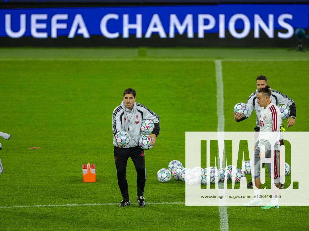Football - UEFA Champions League - LASK v Liverpool FC - MD-1 LINZ, AUSTRIA - Tuesday, October 13, 2026: Liverpool s head coach Andoni Iraola during a training session ahead of the UEFA Champions League 2026 27 League Phase MD2 match between LASK and Liverpool FC at the Oberösterreich Arena. (Photo by David Rawcliffe Propaganda) LINZ Oberösterreich Arena UPPER AUSTRIA AUSTRIA