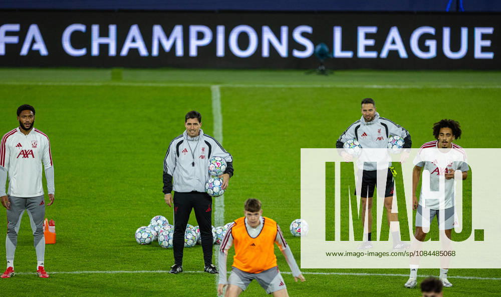 Football - UEFA Champions League - LASK v Liverpool FC - MD-1 LINZ, AUSTRIA - Tuesday, October 13, 2026: Liverpool s head coach Andoni Iraola during a training session ahead of the UEFA Champions League 2026 27 League Phase MD2 match between LASK and Liverpool FC at the Oberösterreich Arena. (Photo by David Rawcliffe Propaganda) LINZ Oberösterreich Arena UPPER AUSTRIA AUSTRIA