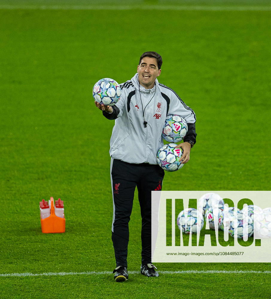 Football - UEFA Champions League - LASK v Liverpool FC - MD-1 LINZ, AUSTRIA - Tuesday, October 13, 2026: Liverpool s head coach Andoni Iraola during a training session ahead of the UEFA Champions League 2026 27 League Phase MD2 match between LASK and Liverpool FC at the Oberösterreich Arena. (Photo by David Rawcliffe Propaganda) LINZ Oberösterreich Arena UPPER AUSTRIA AUSTRIA