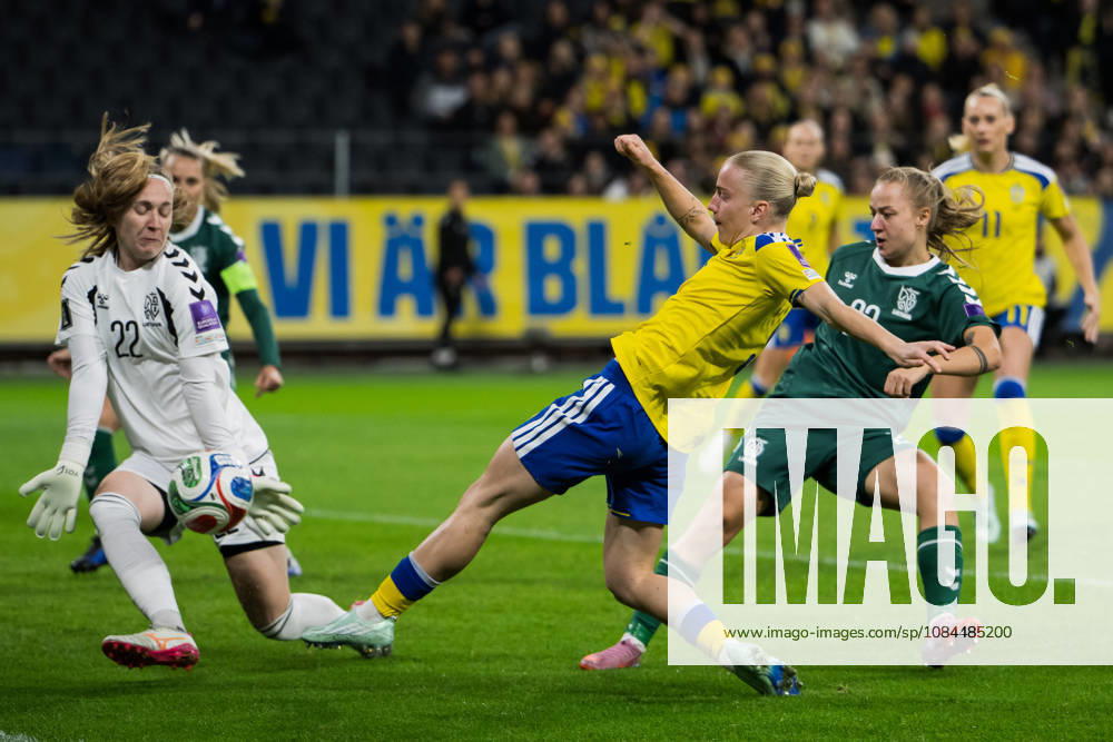 Goalkeeper Meda Seskute and Loreta Rogaciova of Lithuania and Anna Sandberg of Sweden during the FIFA Women s World Cup qualifier play-off football match between Sweden and Lithuania on October 13, 2026 in Stockholm. Photo: Jesper Zerman BILDBYRÅN kod JZ JZ0769 fotboll football soccer fotball vm-kval kval fifa womens world cup qualifier qualifier sverige sweden lithuania dam bbeng litauen