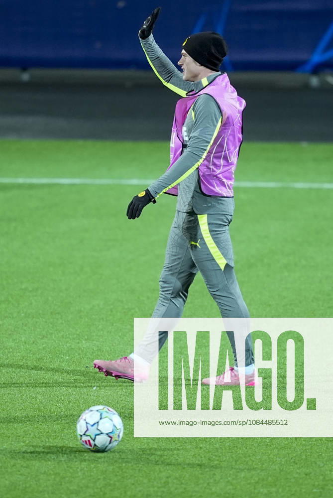 Champions League Bodo Glimt Borussia Dortmund Bodo 20261013 Julian Ryerson and Borussia Dortmund train at Aspmyra Stadium, the day of the Champions League soccer match between Bodo Glimt and Borussia Dortmund. Photo: Terje Pedersen, NTB, Bodo, Norway. . RESTRICTED USE FOR BETTING COMPANIES.