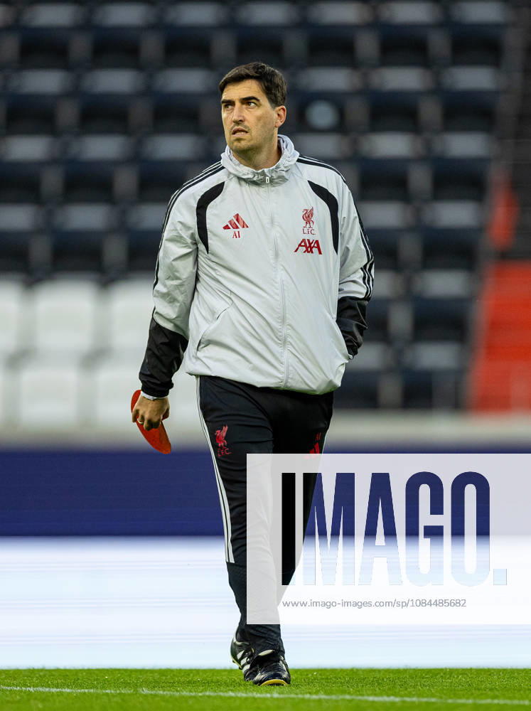 Football - UEFA Champions League - LASK v Liverpool FC - MD-1 LINZ, AUSTRIA - Tuesday, October 13, 2026: Liverpool s head coach Andoni Iraola during a training session ahead of the UEFA Champions League 2026 27 League Phase MD2 match between LASK and Liverpool FC at the Oberösterreich Arena. (Photo by David Rawcliffe Propaganda) LINZ Oberösterreich Arena UPPER AUSTRIA AUSTRIA