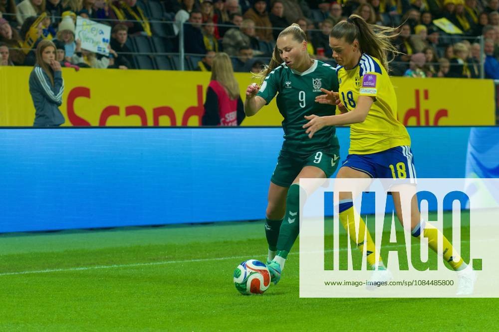 Bella Andersson of Sweden and Rimante Jonusaite of Lithuania ib a battle for the ball during the World Cup 2027 qualifier match between Sweden and Lithuania at Strawberry Arena on October 13, 2026 in Solna, Sweden. (Peter Sonander SPP)