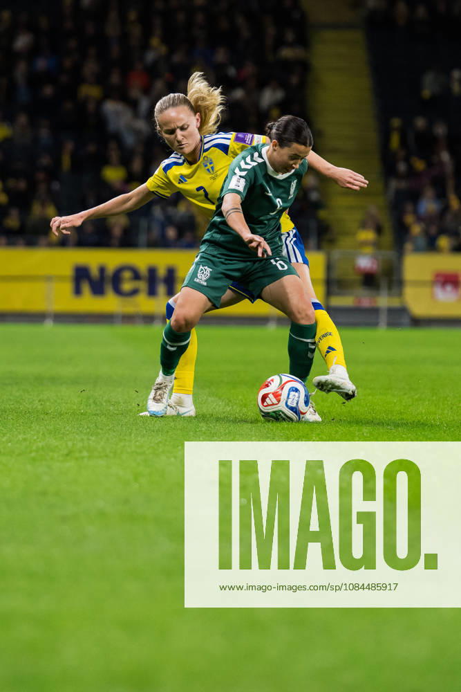 Matilda Vinberg of Sweden and Tereza Romanovskaja of Lithuania during the FIFA Women s World Cup qualifier play-off football match between Sweden and Lithuania on October 13, 2026 in Stockholm. Photo: Emma Wallskog BILDBYRÅN kod EW JZ0769 fotboll football soccer fotball vm-kval kval fifa womens world cup qualifier qualifier sverige sweden lithuania dam bbeng litauen