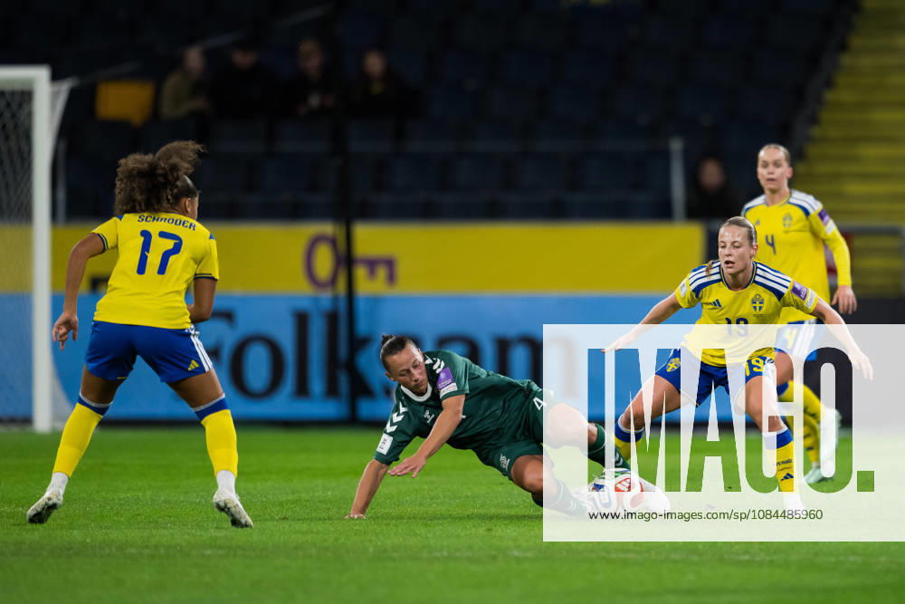 Algimante Mikutaite of Lithuania and Anna Anvegard of Sweden during the FIFA Women s World Cup qualifier play-off football match between Sweden and Lithuania on October 13, 2026 in Stockholm. Photo: Jesper Zerman BILDBYRÅN kod JZ JZ0769 fotboll football soccer fotball vm-kval kval fifa womens world cup qualifier qualifier sverige sweden lithuania dam bbeng litauen