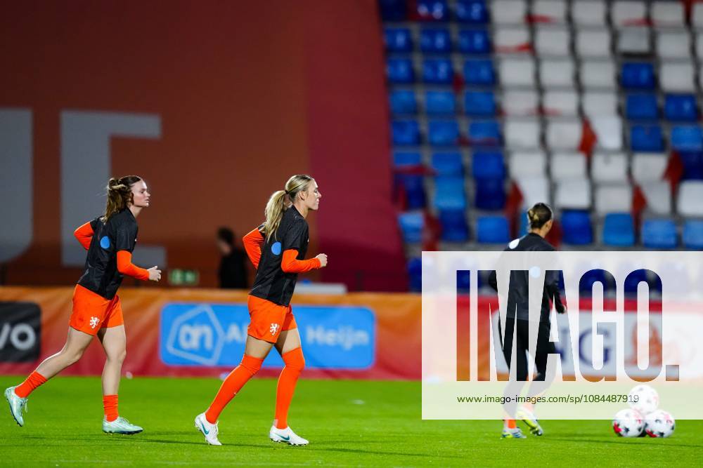 , Koning Willem II Stadium , season 2026 2027 , UEFA World Cup Qualification play-offs football , match between The Netherlands and Hungary (women) , picture shows Netherlands players during the warming up Netherlands - Hungary (women) x208293298x