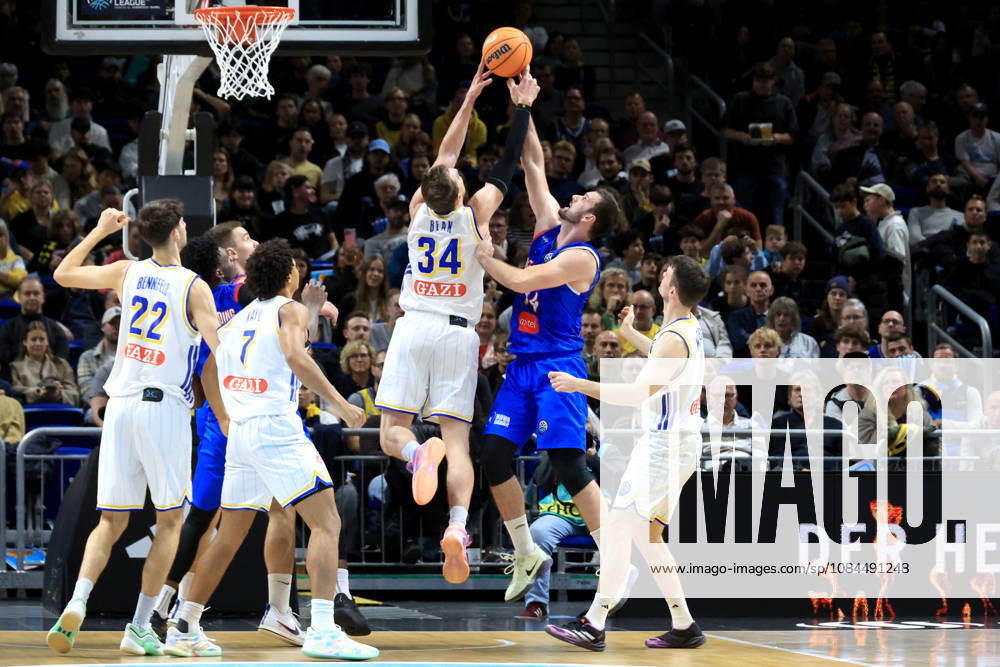 Deutschland, GER, DEU, Basketball, Champions League (BCL), 1.Tag, Saison 2026 2027, Berlin, ALBA Berlin vs Igokea Justin Bean ( ALBA Berlin 34 ), Petar Kovacevic ( Igokea 14 ) nordphoto GmbH Engler Berlin Uber-Arena Berlin Deutschland