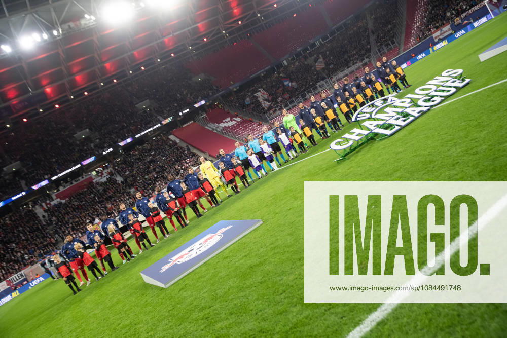 UEFA Champions League: RB Leipzig vs. PSV Eindhoven, 13.10.26 Die Teams von RB Leipzig und PSV Eindhoven stehen bereit. Fußball, UEFA Champions League, Saison 2026 2027: RB Leipzig vs. PSV Eindhoven am 13.10.2026 in der Red Bull Arena, Leipzig.