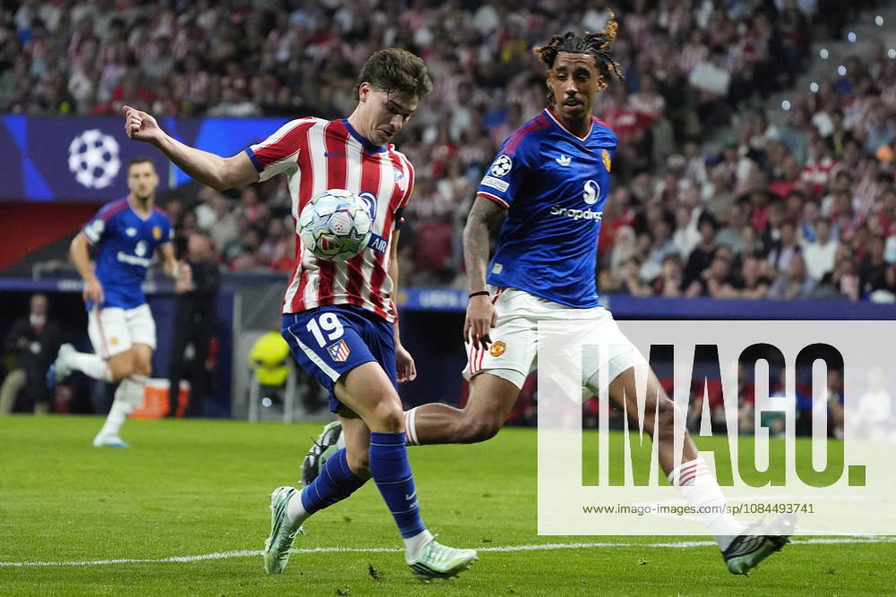 ATLETICO DE MADRID v Manchester United, ManU CHAMPIONS LEAGUE 2026 2027. LEAGUE PHASE. ROUND 2. Atletico de Madrid s Julian Alvarez (l) and Manchester United s Ayden Heaven during Champions League 2026 2027, League Phase, match 2. October 13 ,2026. (ALTERPHOTOS Acero) MadridSpain