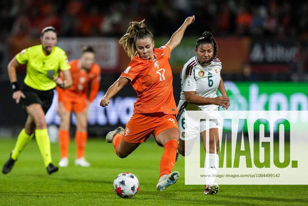 TILBURG - Victoria Pelova of the Netherlands shoots at goal during the World Cup qualifying match between the Netherlands and Hungary at the Koning Willem II Stadium on October 13, 2026 in Tilburg, the Netherlands. TOBIAS KLEUVER ANP ANPxSportx IVx 572359548 originalFilename: 572359548