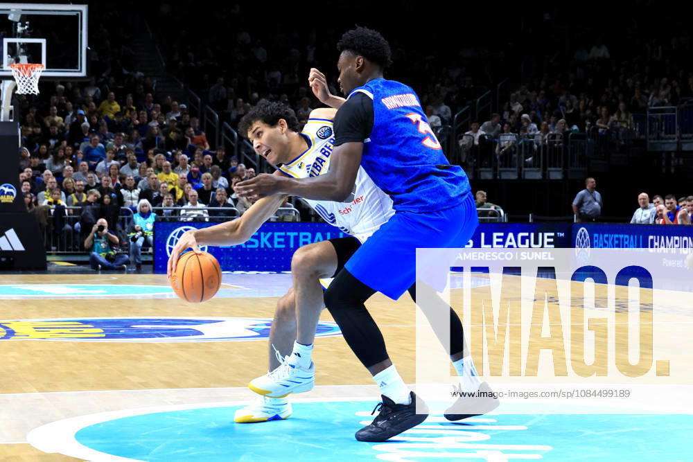 Deutschland, GER, DEU, Basketball, Champions League (BCL), 1.Tag, Saison 2026 2027, Berlin, ALBA Berlin vs Igokea BRANDON ANGEL ( ALBA Berlin 21 ), Joel Armotrading ( Igokea 3 ) nordphoto GmbH Engler Berlin Uber-Arena Berlin Deutschland
