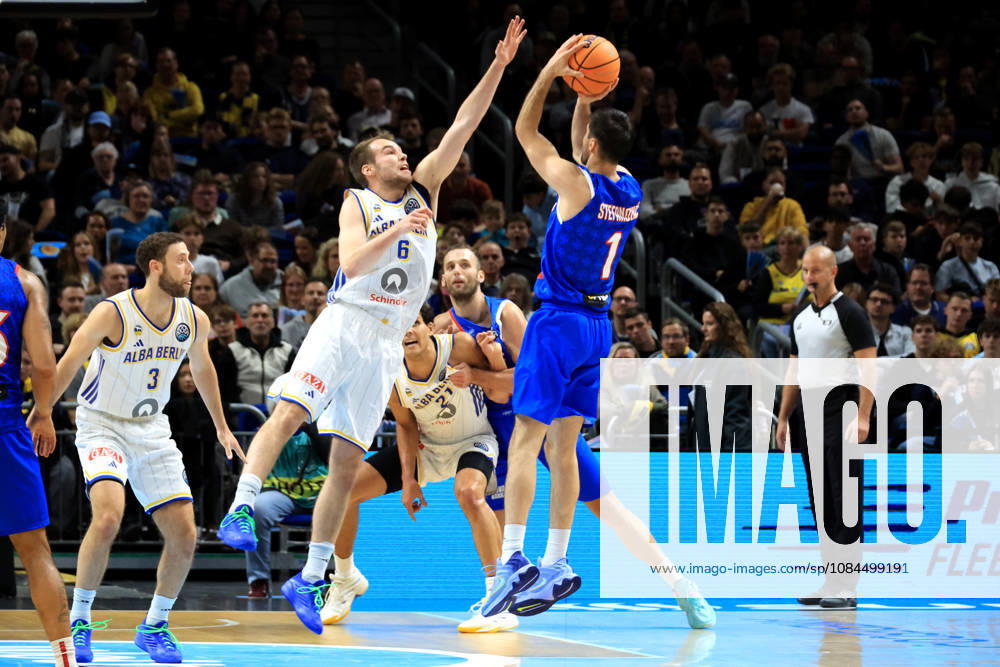 Deutschland, GER, DEU, Basketball, Champions League (BCL), 1.Tag, Saison 2026 2027, Berlin, ALBA Berlin vs Igokea JORDAN FORD ( ALBA Berlin 3 ), MALTE DELOW ( ALBA Berlin 6 ), Lazar Stefanovic ( Igokea 1 ) nordphoto GmbH Engler Berlin Uber-Arena Berlin Deutschland