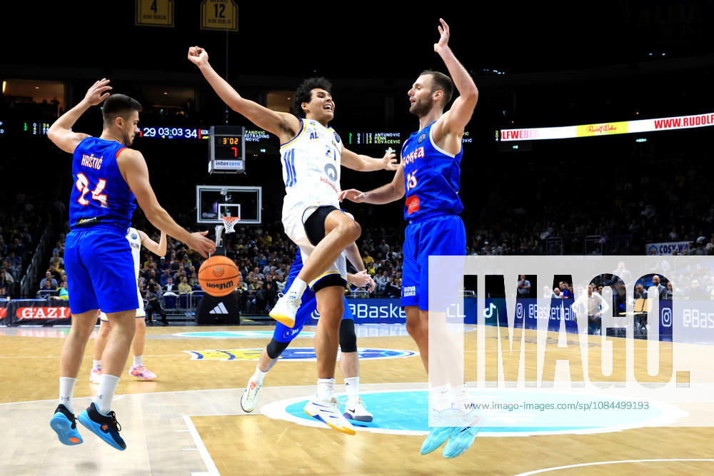 Deutschland, GER, DEU, Basketball, Champions League (BCL), 1.Tag, Saison 2026 2027, Berlin, ALBA Berlin vs Igokea BRANDON ANGEL ( ALBA Berlin 21 ), Djordje Topolovic ( Igokea 15 ), Armin Hrstic ( Igokea 24 ) nordphoto GmbH Engler Berlin Uber-Arena Berlin Deutschland