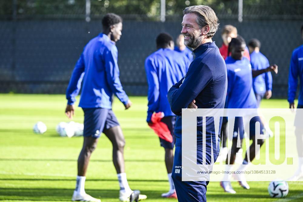 Gent s head coach Rik De Mil pictured during a training session of Belgian soccer team KAA Gent, Wednesday 14 October 2026 in Gent. The team is preparing for the opening match of the UEFA Conference League league phase against Danish Aarhus GF tomorrow. TOMxGOYVAERT x189774893x