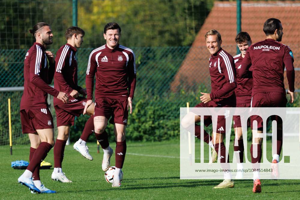 Anderlecht s players pictured in action during a training session of Belgian soccer team RSC Anderlecht, Wednesday 14 October 2026 in Brussels. The team is preparing for the second match of the UEFA Europa League league phase against Croatian GNK Dinamo Zagreb tomorrow. KURTxDESPLENTER x189777854x