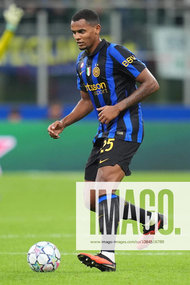 Inter Milan s Manuel Akanji during the Uefa Champions League soccer match between Inter and Club Brugge at San Siro Stadium in Milan , Italy - October 13 , 2026. - Soccer