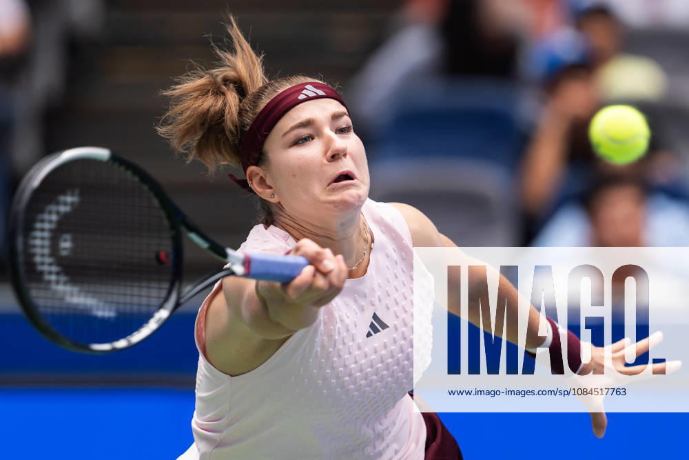 2026 WTA, Tennis Damen Wuhan Open: Karolina Muchova - Caty McNally in China - 14 Oct. Karolina Muchova of Czechia seen in action with Caty McNally of USA (Not in view) during the Wuhan Open final match at the Optics Valley International Tennis Center. Karolina Muchova defeated Caty McNally with a score of 3-6, 7-6, 7-6. Wuhan China