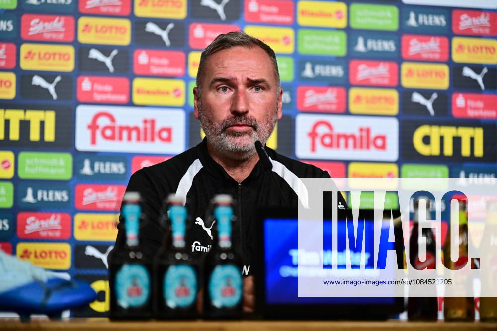 Fußball, Herren, 2.BL (Bundesliga), Saison 2026 2027, Holstein Kiel Pressekonferenz mit Trainer Tim Walter vor dem Spiel am Freitag gegen Hertha BSC Berlin, KSV Tim Walter bei der PK Kiel, nähe Holstein-Stadion Holstein-Stadion, Presseraum Schleswig-Holstein Deutschland