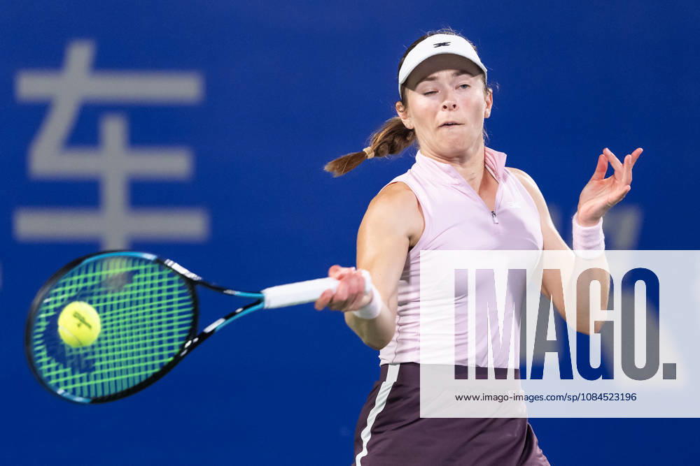 Katie Volynets of USA plays against Hanyu Guo of China ( not in view) during the Wuhan Open final match at the Optics Valley International Tennis Center. Hanyu Guo defeated Katie Volynets with a score of 6-4, 4-6, 7-6. Wuhan China - ZUMAs197 20261014_aaa_s197_115