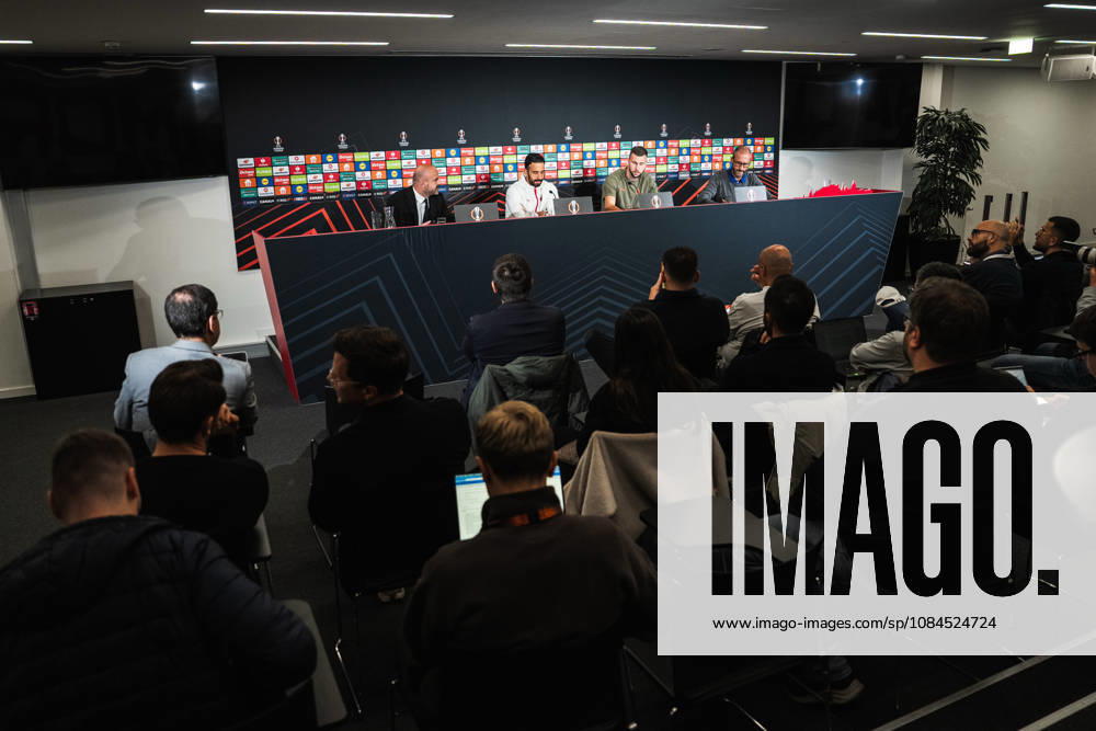 SOCCER - UEFA EL, RBS vs Milan SALZBURG,AUSTRIA,14.OCT.26 - SOCCER - UEFA Europa League, Red Bull Salzburg vs AC Milan, preview, press conference, PK, Pressekonferenz Milan. Image shows head coach Ruben Amorin and Strahinja Pavlovic (Milan). Keywords: overview. GEPAxpictures Arellano