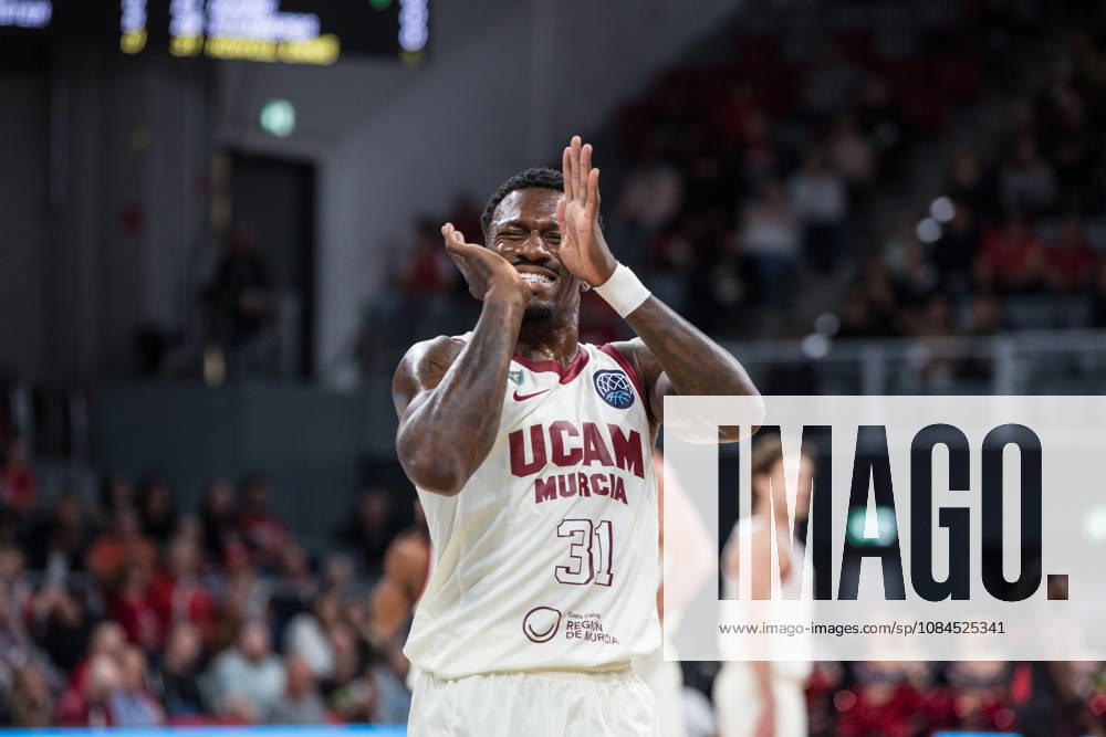 Bamberg, Deutschland 14. Oktober 2026: Basketball Champions League - 2026 2027 - Gruppenphase - Gruppe D - 2. Spieltag - Bamberg Baskets gegen UCAM Murcia Im Bild: Dylan Ennis (Murcia) ist frustriert nach seinem Fehlwurf Brose Arena Bayern