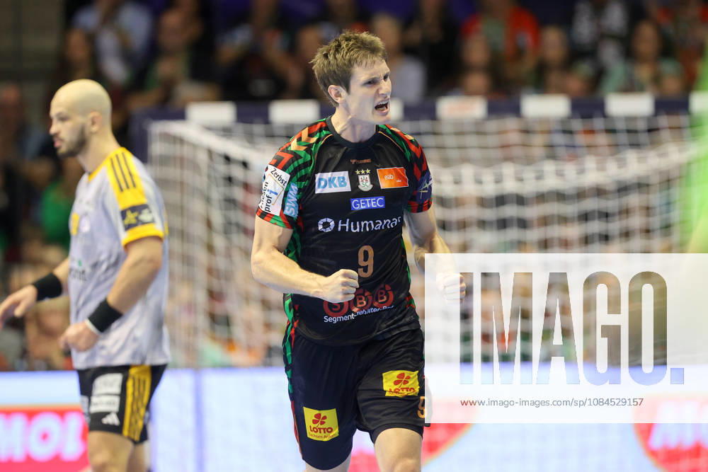 Handball Champions Legaue, SC Magdeburg - Industria Kielce, v.l. Oskar Vind Rasmussen (Magdeburg, 9) Jubel, Torjubel, jubelt ueber das Tor, celebrate the goal, celebration Magdeburg