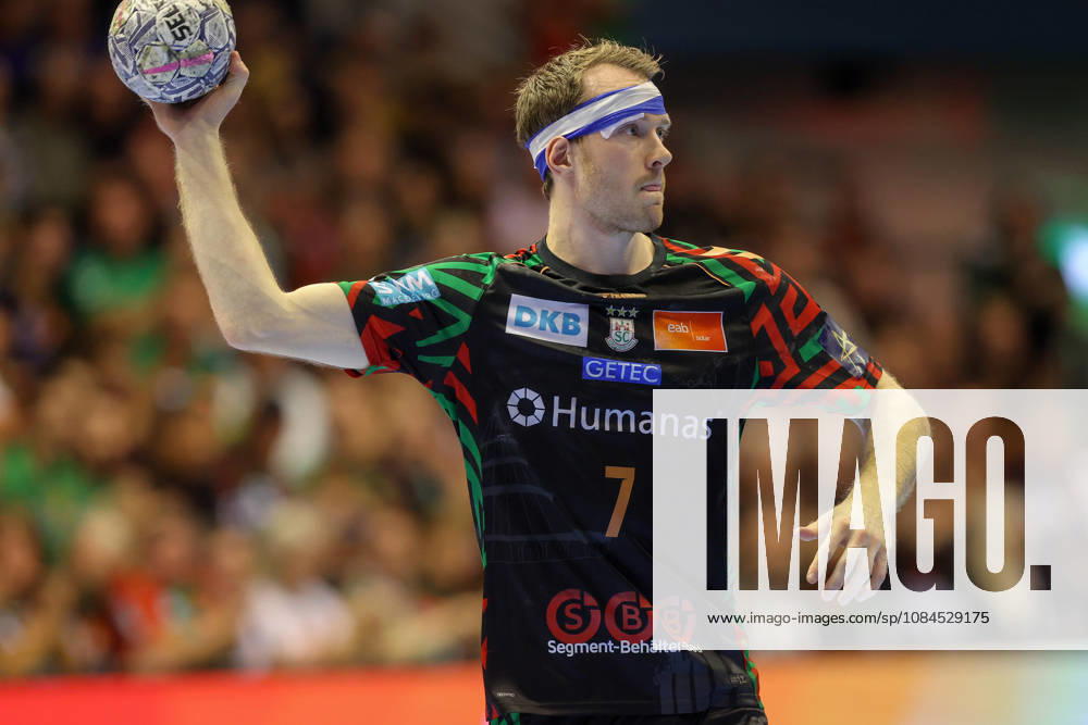 Handball Champions Legaue, SC Magdeburg - Industria Kielce, v.l. Felix Claar (Magdeburg, 7) Verband Kopfverband verletzt Verletzung Magdeburg