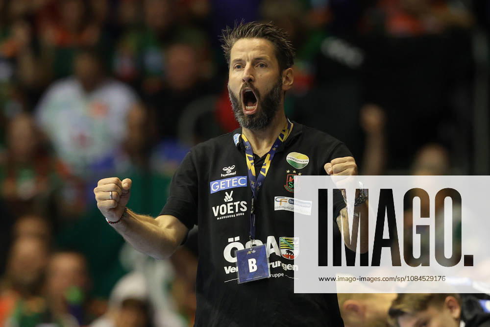 Handball Champions Legaue, SC Magdeburg - Industria Kielce, v.l. Bennet Wiegert (Magdeburg, Trainer) Jubel, Torjubel, jubelt ueber das Tor, celebrate the goal, celebration Magdeburg