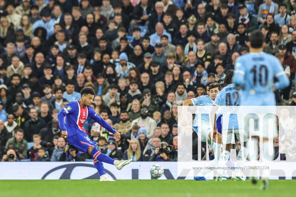 UEFA Champions League Matchday 2 of 8 Manchester City v Paris Saint-Germain Desire Doue of Paris Saint-Germain scores to make it 1-0 during the UEFA Champions League Matchday 2 of 8 match Manchester City vs Paris Saint-Germain at City of Manchester Stadium, Manchester, United Kingdom on 14 October 2026 (Photo by Mark Cosgrove News Images) Manchester City of Manchester Stadium Greater Manchester United, ManU Kingdom