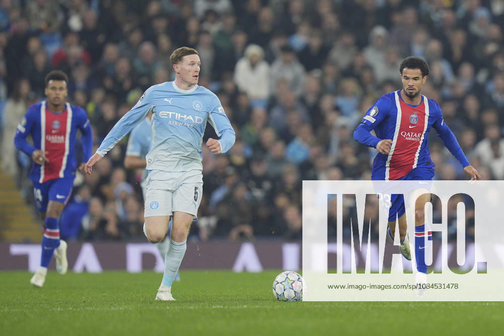Manchester City v Paris Saint-Germain, UEFA Champions League Elliot Anderson of Manchester City makes a break under pressure from Warren Zaïre-Emery of Paris Saint-Germain during Manchester City v Paris Saint-Germain UEFA Champions League matchday 2 at the Etihad Stadium, Manchester, England on 14 October 2026 Credit: Steve Flynn Every Second Media Editorial use only. All images are copyright Every Second Media Limited. No images may be reproduced without prior permission.