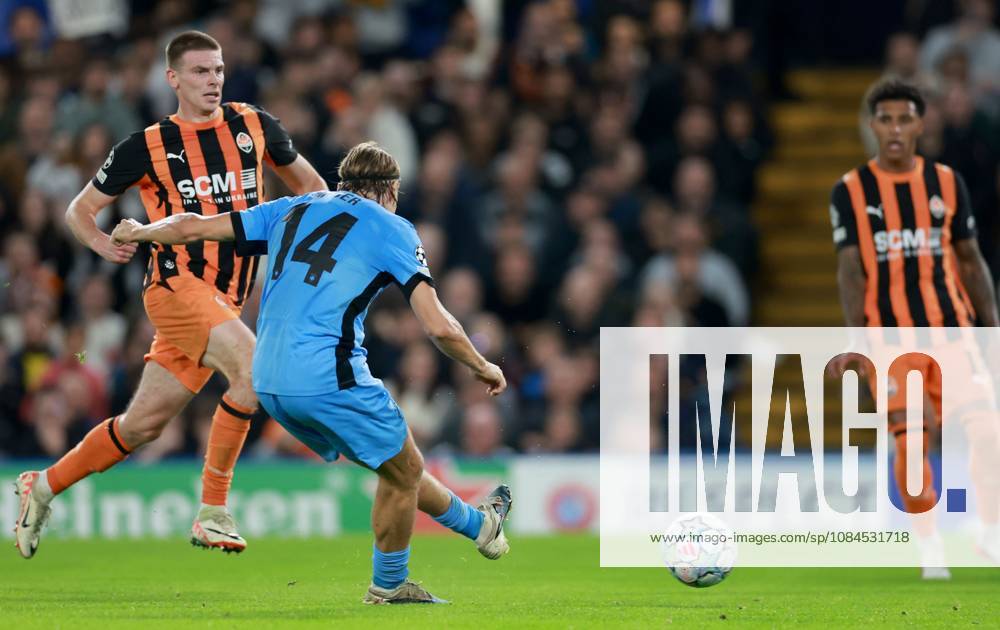 Lovro Majer of AEK Athens scores their side s first goal of the game Shakhtar Donetsk v AEK, UEFA Champions League, Football, Stamford Bridge, London, UK - 14 Oct 2026London Stamford Bridge United Kingdom