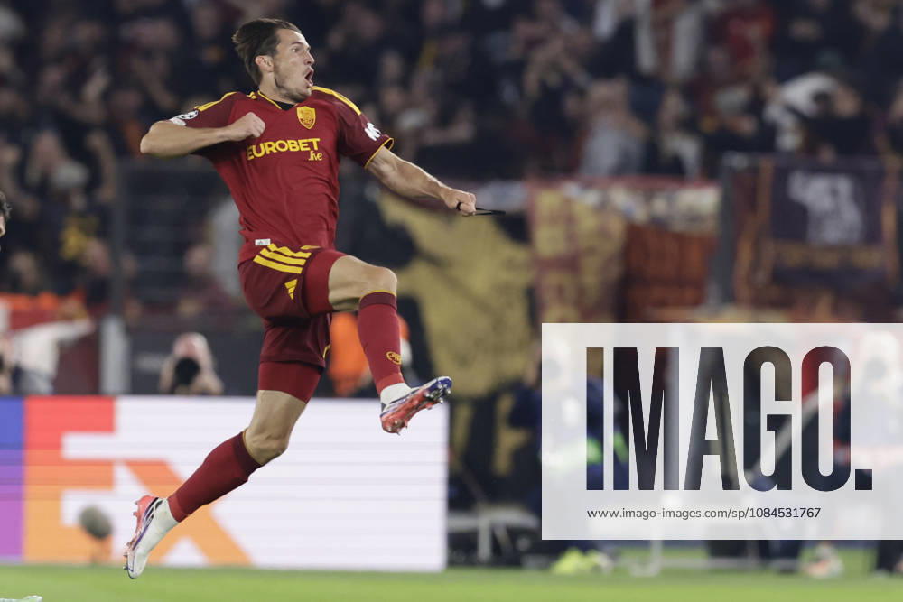 UEFA Champions League AS Roma vs Real Madrid Romas Dutch midfielder Marten de Roon celebrates after scoring a goal of 1-0 during UEFA Champions League match between AS Roma vs Real Madrid at Olimpico stadium on October 14, 2026 in Rome, Italy. _BPH3043