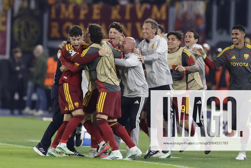 UEFA Champions League AS Roma vs Real Madrid Romas Dutch midfielder Marten de Roon celebrates after scoring a goal of 1-0 during UEFA Champions League match between AS Roma vs Real Madrid at Olimpico stadium on October 14, 2026 in Rome, Italy. _BPH3105