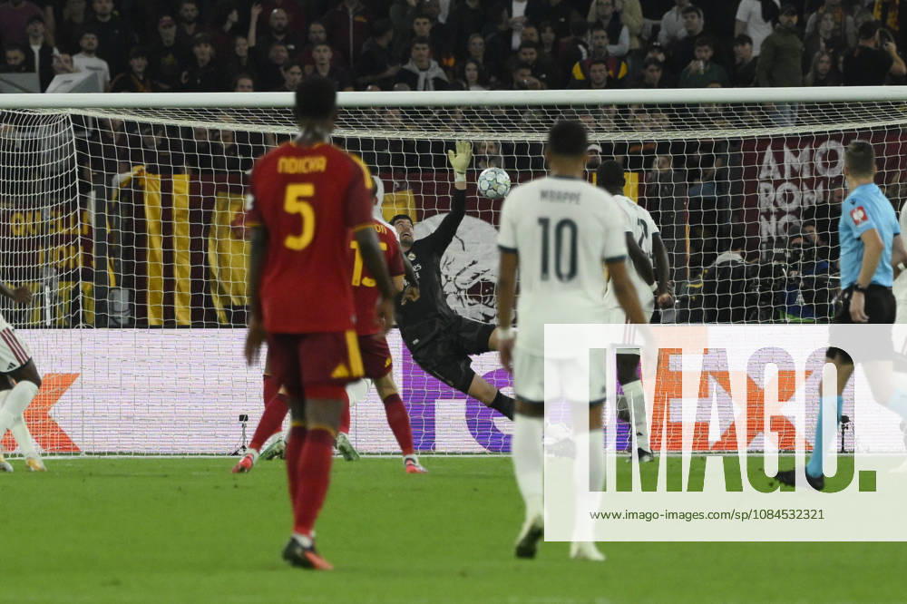 Roma’s Marten de Roon goal 1-0 during the Uefa Champions League soccer match between AS Roma and Real Madrid at the Olympic Stadium in Rome, Italy - Wednesday, October 14, 2026. - Soccer .